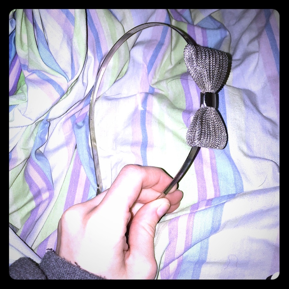 Silver Metal Hairband with Bow